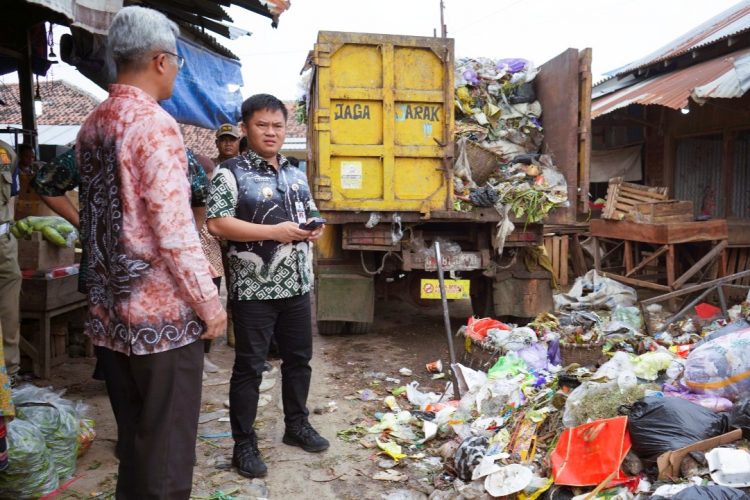 Akses Pembuangan Dibatasi, Hanya untuk Sampah dari Pasar Adiwerna