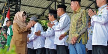 Lantik Asosiasi Pedagang Pasar, Bupati Umi Tekankan Soal Kebersihan dan Kenyamanan Berbelanja