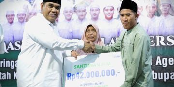 Ahli Waris Imam Masjid Agung Kabupaten Tegal Terima Santunan Jaminan Kematian BPJS Ketenagakerjaan