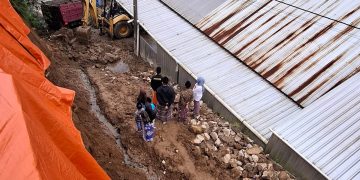 Respon Cepat Kejadian Bencana Longsor di Rembul, Bupati Ischak Kirimkan Alat Berat ke Lokasi