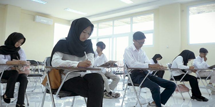 Kuota Program Kuliah Gratis di Empat Perguruan Tinggi Hampir Terpenuhi