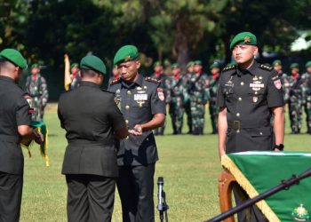 Letkol Inf Sisriyanto Ade Prasiska Terima Tongkat Estafet Komando Yonif 407/Padma Kusuma