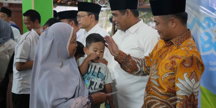 Berbagi Keberkahan, Bupati Ischak Berikan Santunan kepada 260 Anak Yatim