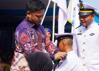 Di Hadapan Ratusan Taruna SMK Baruna, Bupati Ischak Bagikan Pengalaman Berlayar di Luar Negeri