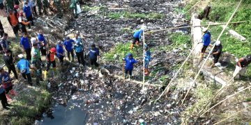 Bersih-bersih Sungai World Cleanup Day Kabupaten Tegal