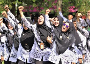 Kado di Hari Guru, Insentif Guru Honorer Naik Jadi Rp400 Ribu di 2026