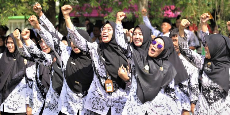 Kado di Hari Guru, Insentif Guru Honorer Naik Jadi Rp400 Ribu di 2026