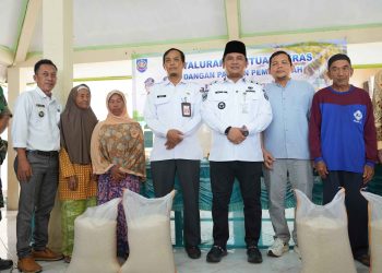 Ratusan Petani Terdampak Revitalisasi Bendungan Danawarih Terima Bantuan Beras
