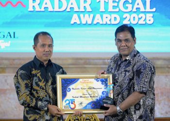 Bupati Tegal Raih Penghargaan Nugraha Karya Abdi Prasarana