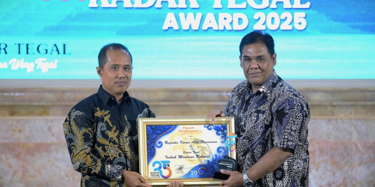 Bupati Tegal Raih Penghargaan Nugraha Karya Abdi Prasarana