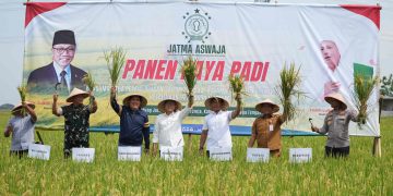 Menko Zulhas Janji Perbaiki Saluran Irigasi Bendung Cipero