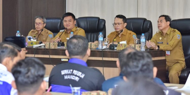 Serikat Pekerja Sampaikan Aspirasi UMK dan UMSK 2026 ke Bupati Tegal