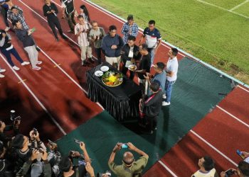 Bupati Ischak Resmikan Sarana Jogging Track dan Running Track GOR Tri Sanja