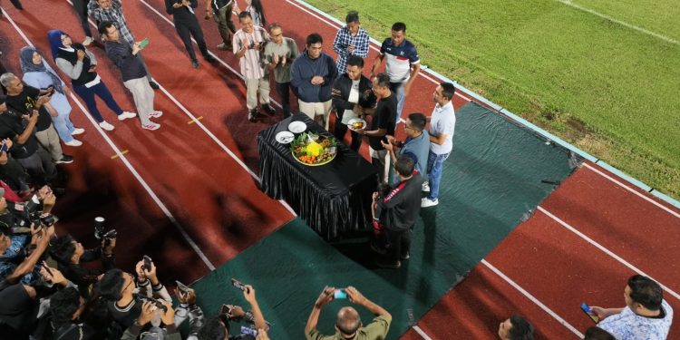 Bupati Ischak Resmikan Sarana Jogging Track dan Running Track GOR Tri Sanja