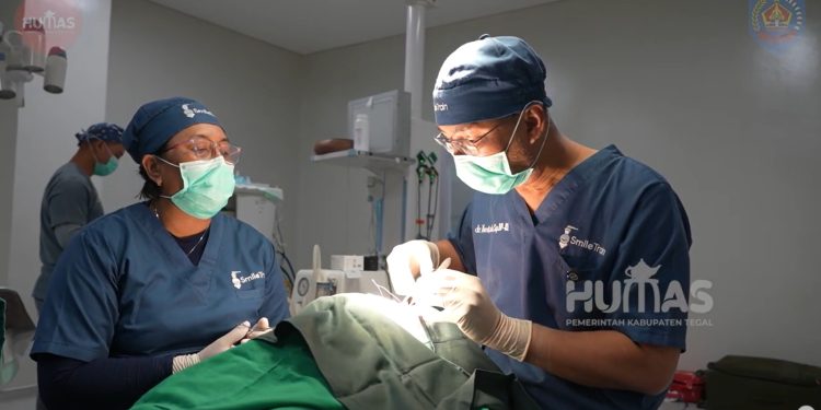 Mengembalikan Senyum Penderita Celah Bibir