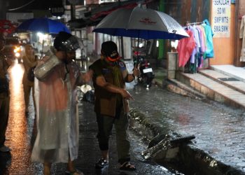 Bupati Tegal Tinjau Langsung Banjir Luapan di Jalan Raya Bojong, Arus Lalu Lintas Dialihkan ke Buniwah