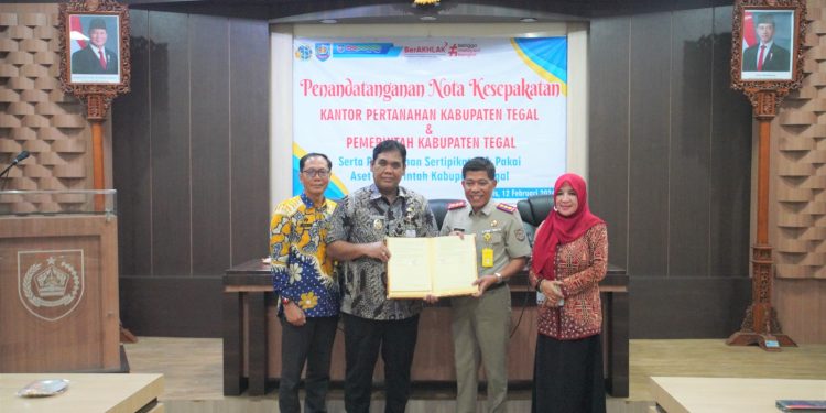 Jalin MoU dengan Kantor Pertanahan, Pemkab Tegal Terima 183 Sertifikat Hak Pakai Aset Daerah