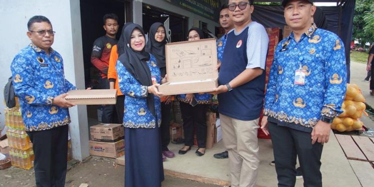 KORPRI Kabupaten Tegal Serahkan Dua Unit Starlink untuk Dukung Komunikasi Posko Pengungsian Padasari