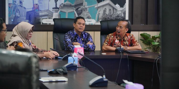 Pemkab Tegal Terima Studi Referensi Pengadaan Videotron dari Pemkab Grobogan